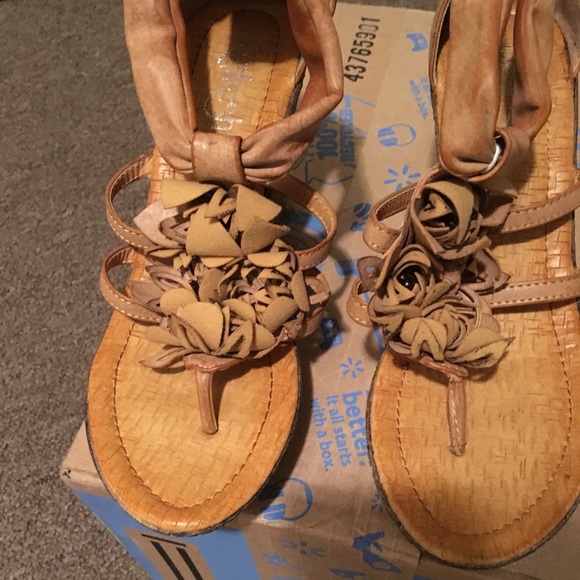 Woman’s sandals - Picture 2 of 2